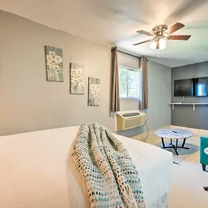 Vegas Getaway With Patio About 3 Mi To Strip! Holiday home Las Vegas